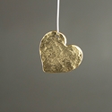 MET-00002: 25mm Gold Plated Hammered Heart Charm 
