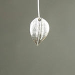 MET-00250: 21mm Antique Silver Curved Leaf Charm  