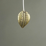 MET-00253: 21mm Antique Brass Curved Leaf Charm  