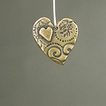 MET-00275: 24mm Antique Brass Decorative Stamped Heart Charm 