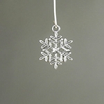 MET-00326: 22mm Antique Silver Snowflake Charm 