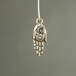 MET-00328: 28mm Antique Gold Blossom Hand Charm 