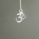 MET-00413: 19mm Silver Plated Om Symbol Charm 