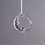 MET-00589: 21 x 19mm Antique Silver Moon and Star Circle Charm 