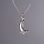 MET-00595: 21mm Antique Silver Otter Charm 